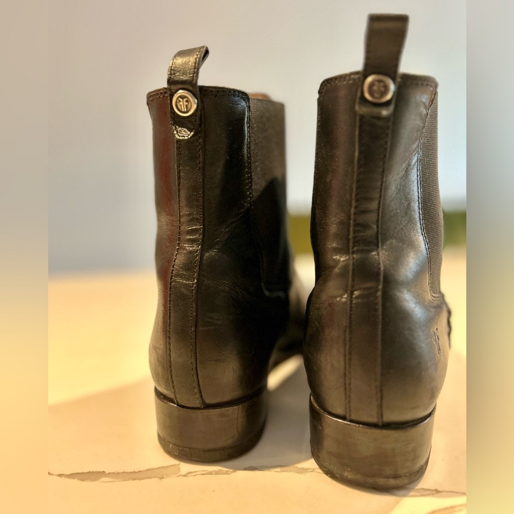 Frye Chelsea boot - Picture 4 of 11